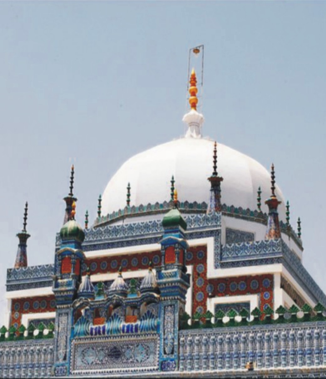 شاهه عبداللطيف ڀٽائي رح جي درگاهه